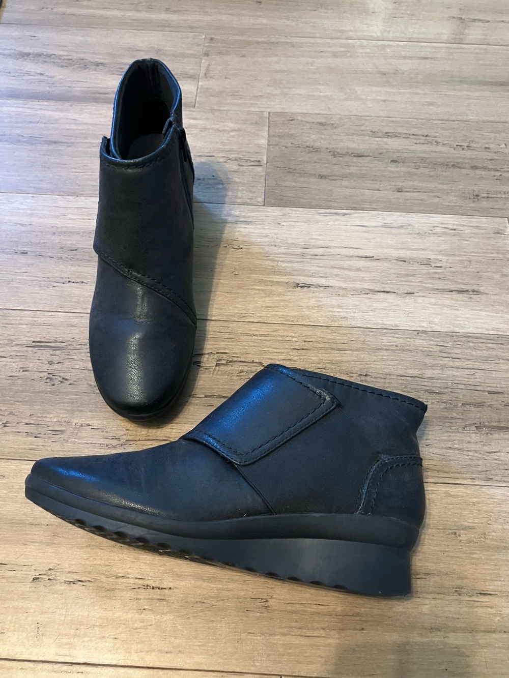 Clarks Cloudstepper women side zip wedge heel black ankle boots size 8
